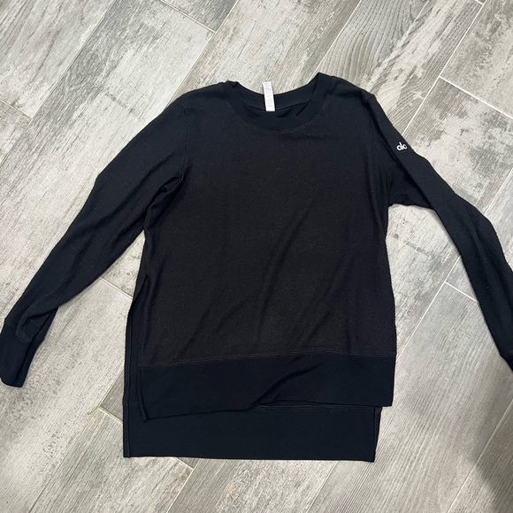 ALO Yoga Tops - Alo Yoga long sleeve high low soft top
